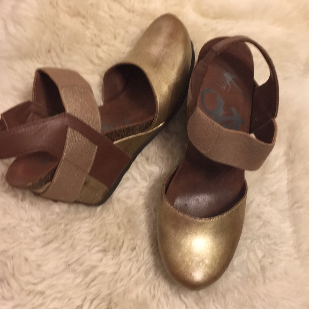 OTBT gold and brown Rexburg Mary Jane wedges